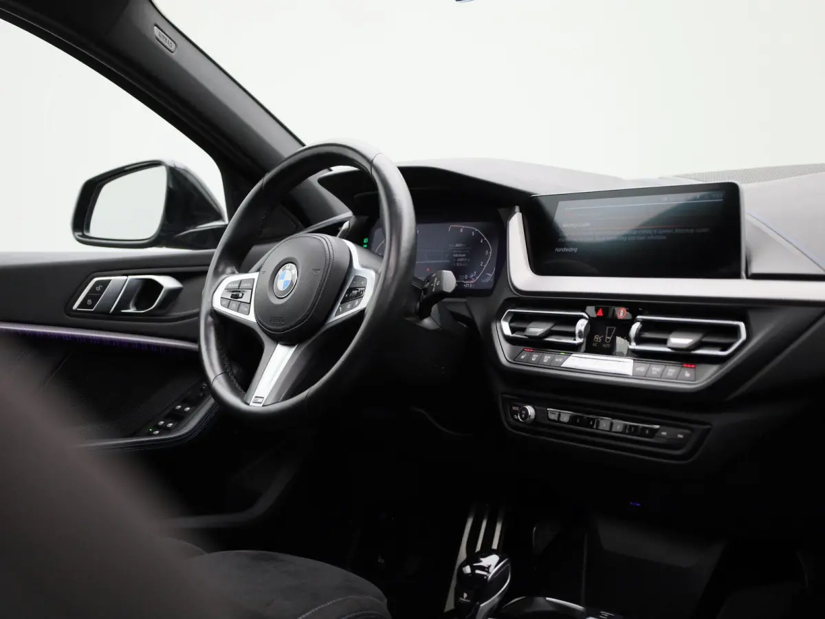 120i Business Edition | M Sport / BMW M 50 Jahre | BMW Live Professional | Adaptieve LED koplampen | Apple Carplay/Android Auto | Active Guard Plus | 12 Maanden BOVAG Garantie |