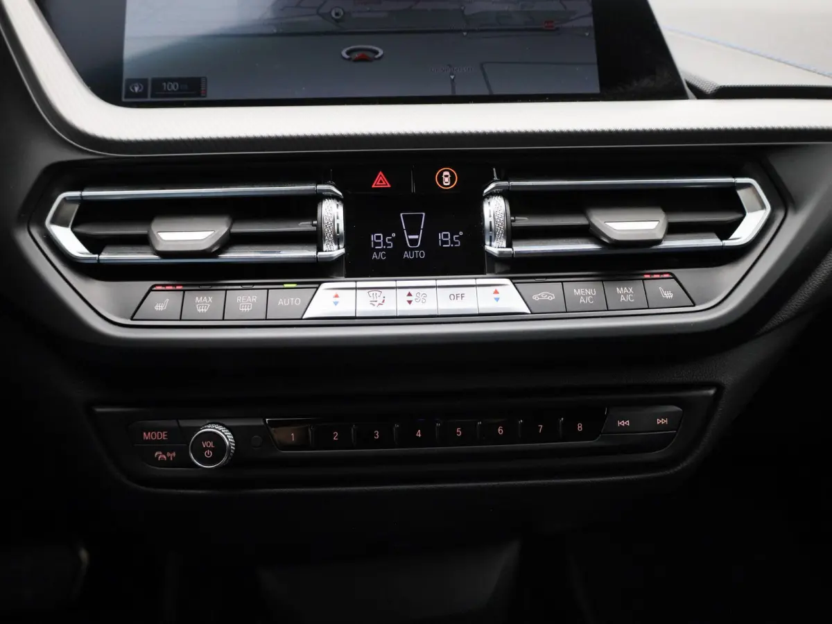 120i Business Edition | M Sport / BMW M 50 Jahre | BMW Live Professional | Adaptieve LED koplampen | Apple Carplay/Android Auto | Active Guard Plus | 12 Maanden BOVAG Garantie |