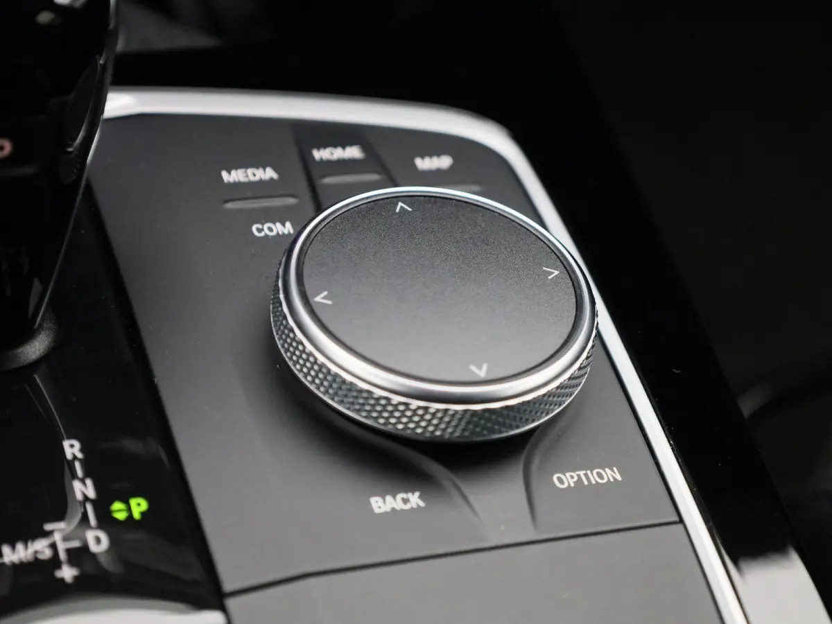 120i Business Edition | M Sport / BMW M 50 Jahre | BMW Live Professional | Adaptieve LED koplampen | Apple Carplay/Android Auto | Active Guard Plus | 12 Maanden BOVAG Garantie |