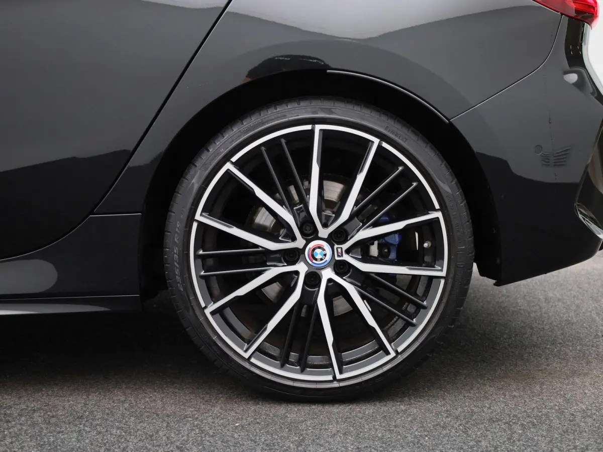 120i Business Edition | M Sport / BMW M 50 Jahre | BMW Live Professional | Adaptieve LED koplampen | Apple Carplay/Android Auto | Active Guard Plus | 12 Maanden BOVAG Garantie |