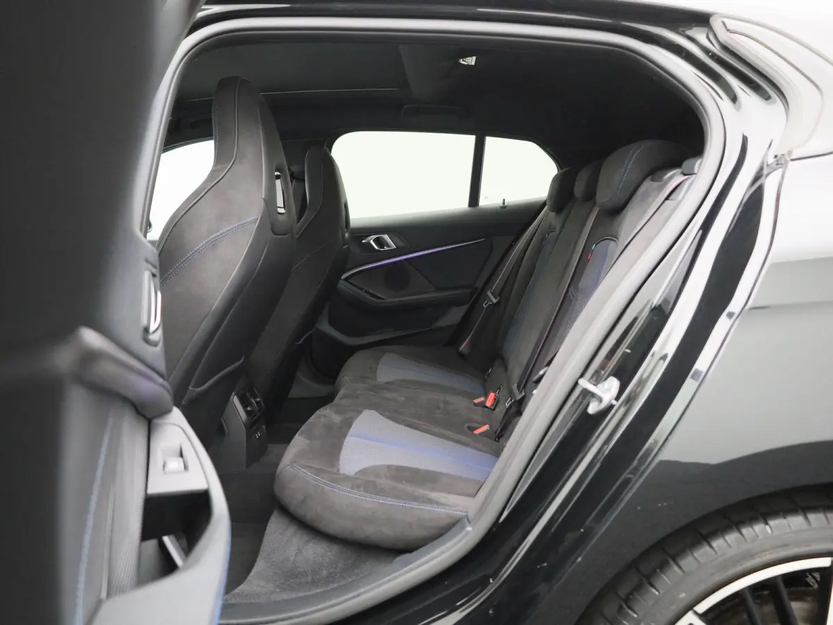 120i Business Edition | M Sport / BMW M 50 Jahre | BMW Live Professional | Adaptieve LED koplampen | Apple Carplay/Android Auto | Active Guard Plus | 12 Maanden BOVAG Garantie |