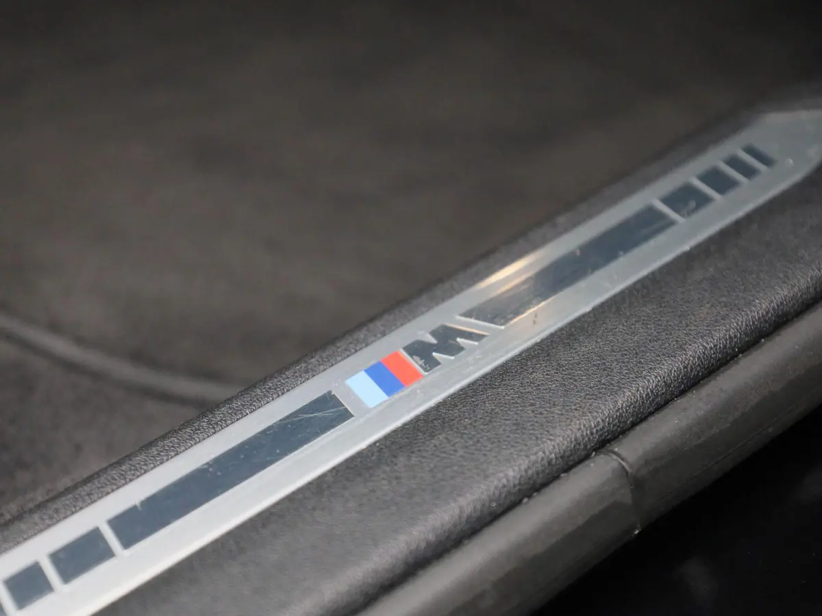 120i Business Edition | M Sport / BMW M 50 Jahre | BMW Live Professional | Adaptieve LED koplampen | Apple Carplay/Android Auto | Active Guard Plus | 12 Maanden BOVAG Garantie |