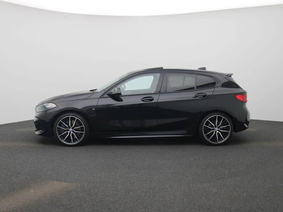 120i Business Edition | M Sport / BMW M 50 Jahre | BMW Live Professional | Adaptieve LED koplampen | Apple Carplay/Android Auto | Active Guard Plus | 12 Maanden BOVAG Garantie |