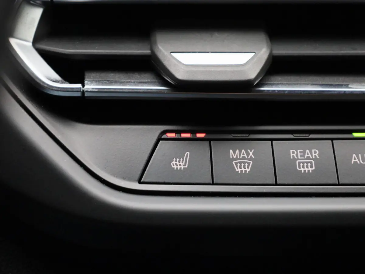 120i Business Edition | M Sport / BMW M 50 Jahre | BMW Live Professional | Adaptieve LED koplampen | Apple Carplay/Android Auto | Active Guard Plus | 12 Maanden BOVAG Garantie |