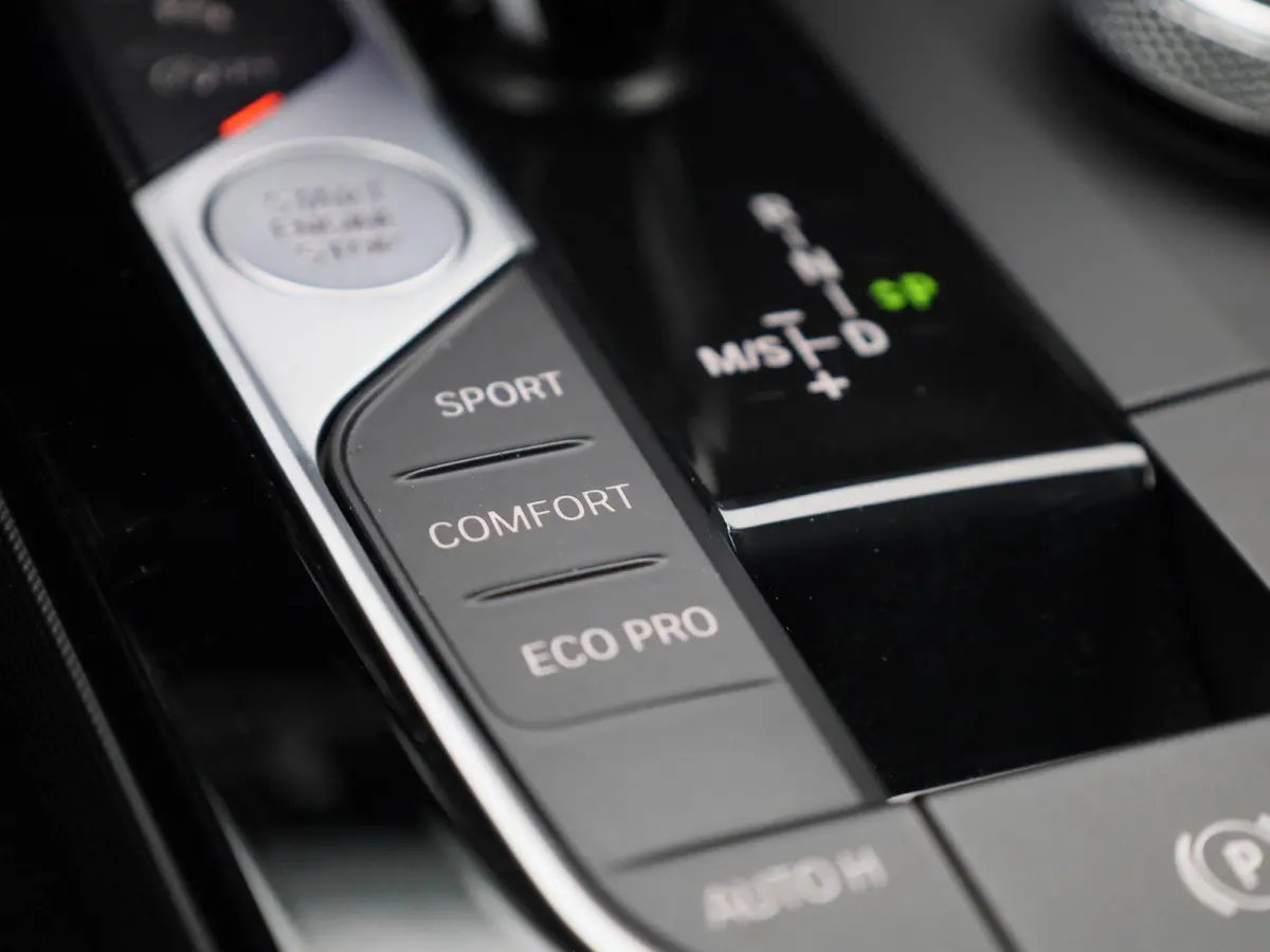 120i Business Edition | M Sport / BMW M 50 Jahre | BMW Live Professional | Adaptieve LED koplampen | Apple Carplay/Android Auto | Active Guard Plus | 12 Maanden BOVAG Garantie |