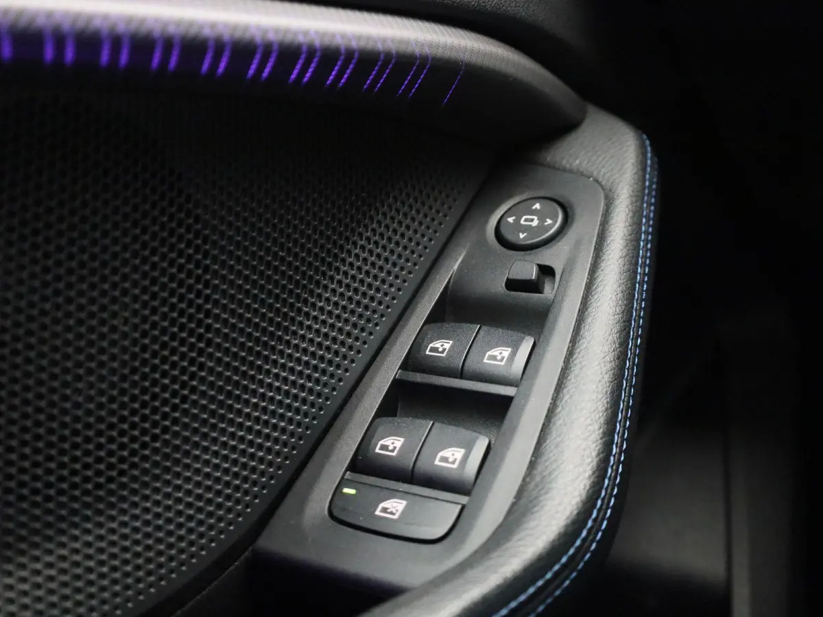 120i Business Edition | M Sport / BMW M 50 Jahre | BMW Live Professional | Adaptieve LED koplampen | Apple Carplay/Android Auto | Active Guard Plus | 12 Maanden BOVAG Garantie |