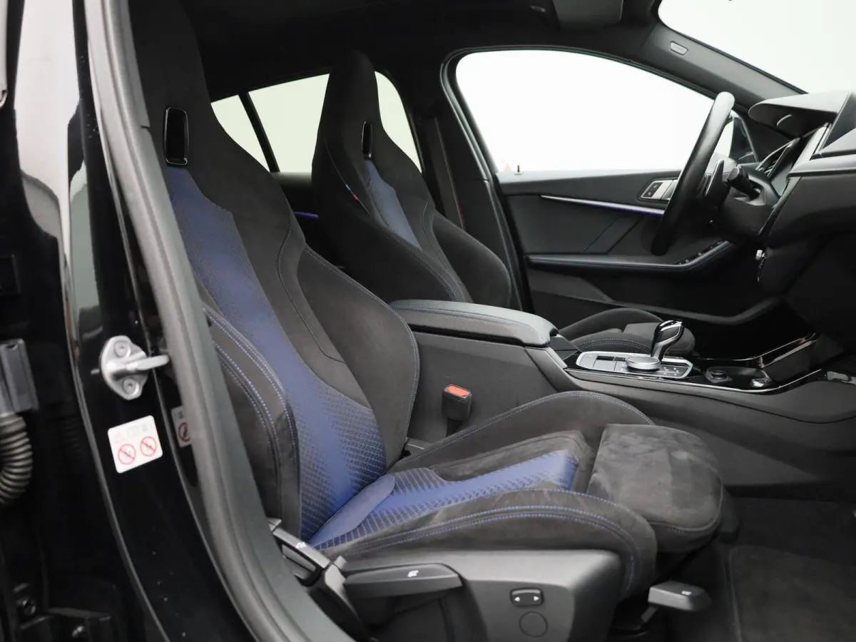 120i Business Edition | M Sport / BMW M 50 Jahre | BMW Live Professional | Adaptieve LED koplampen | Apple Carplay/Android Auto | Active Guard Plus | 12 Maanden BOVAG Garantie |