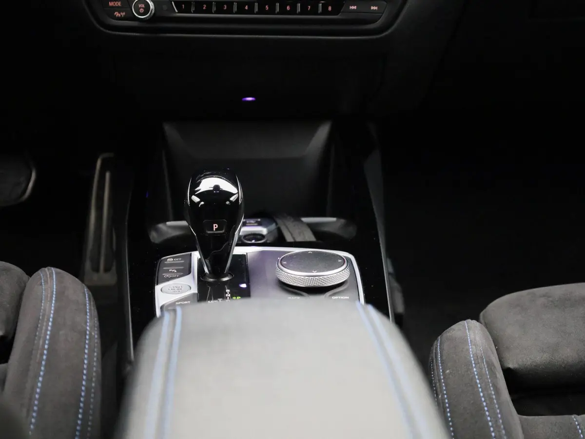 120i Business Edition | M Sport / BMW M 50 Jahre | BMW Live Professional | Adaptieve LED koplampen | Apple Carplay/Android Auto | Active Guard Plus | 12 Maanden BOVAG Garantie |