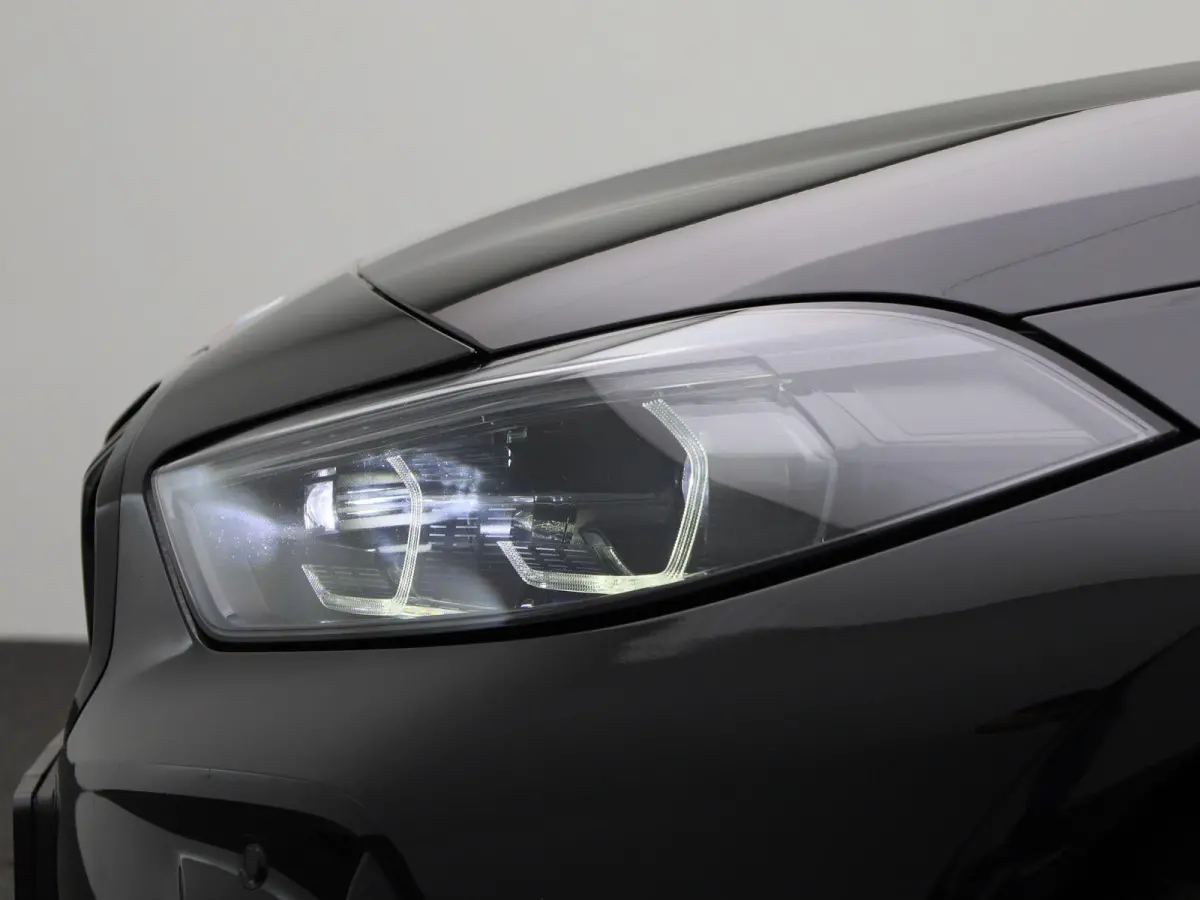 120i Business Edition | M Sport / BMW M 50 Jahre | BMW Live Professional | Adaptieve LED koplampen | Apple Carplay/Android Auto | Active Guard Plus | 12 Maanden BOVAG Garantie |