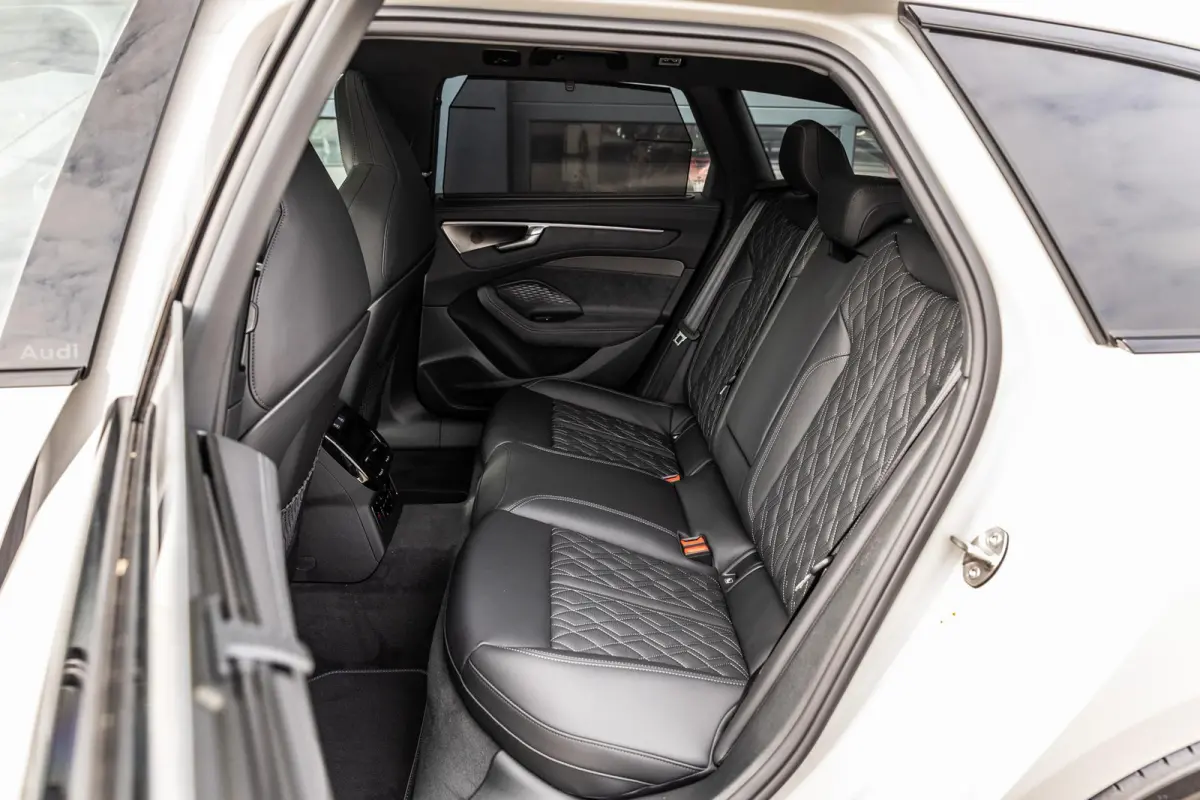 2.0 e-hybrid 367pk quattro S edition Competition | Luchtvering | Panoramadak | Bang & Olufsen | Trekhaak