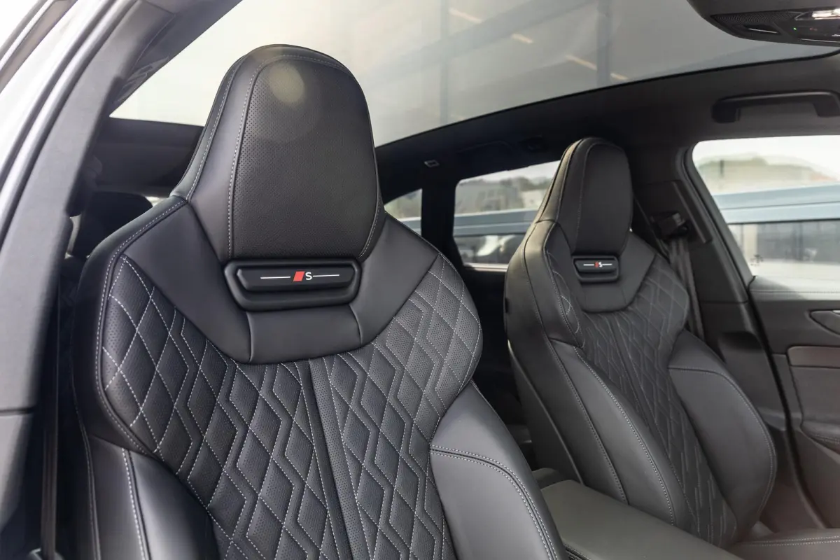 2.0 e-hybrid 367pk quattro S edition Competition | Luchtvering | Panoramadak | Bang & Olufsen | Trekhaak
