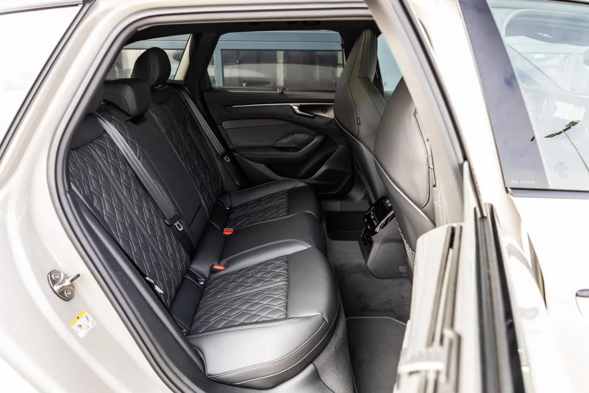 2.0 e-hybrid 367pk quattro S edition Competition | Luchtvering | Panoramadak | Bang & Olufsen | Trekhaak