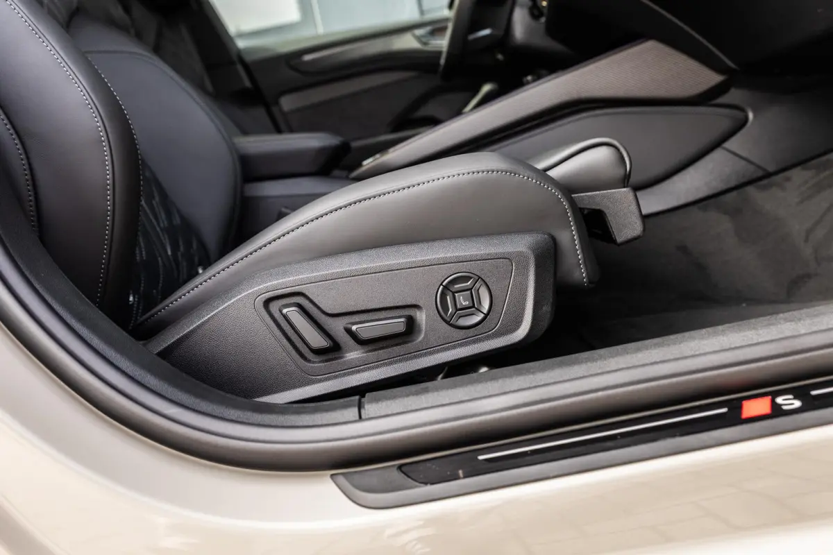 2.0 e-hybrid 367pk quattro S edition Competition | Luchtvering | Panoramadak | Bang & Olufsen | Trekhaak
