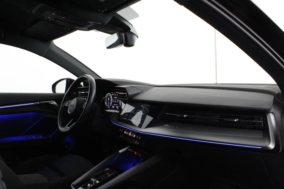 40 TFSI e S line edition > Sfeerverlichting/18inch/Trekhaak/Plug in hybrid/Mythos Black