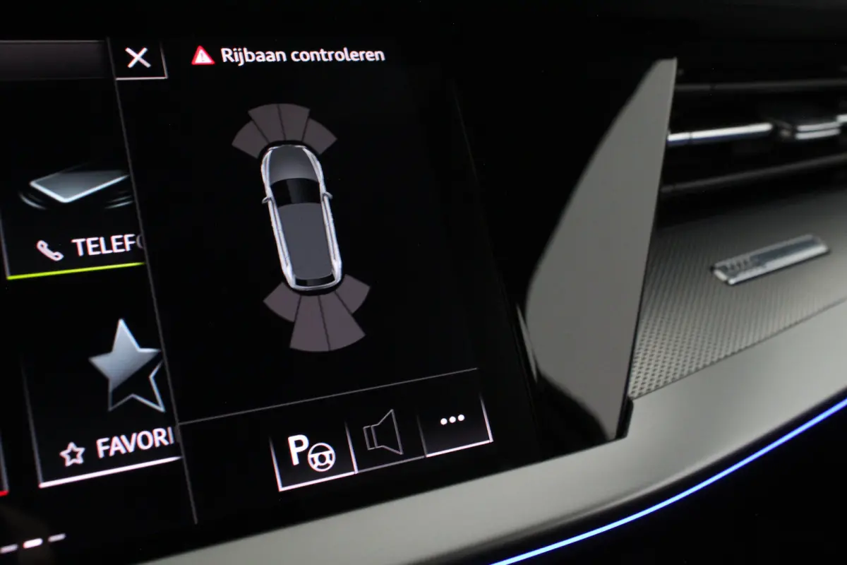 40 TFSI e S line edition > Sfeerverlichting/18inch/Trekhaak/Plug in hybrid/Mythos Black