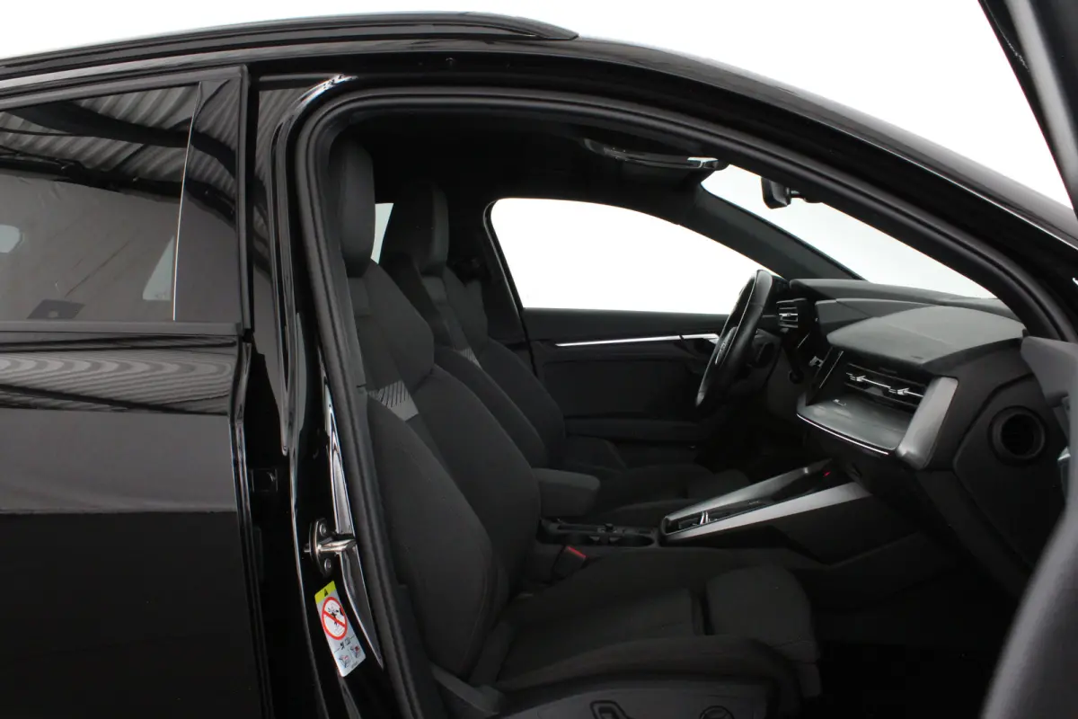 40 TFSI e S line edition > Sfeerverlichting/18inch/Trekhaak/Plug in hybrid/Mythos Black