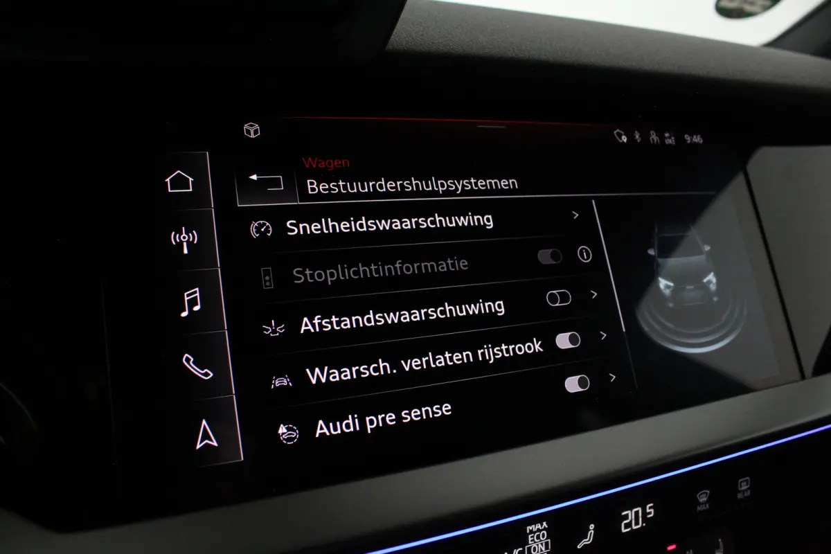 40 TFSI e S line edition > Sfeerverlichting/18inch/Trekhaak/Plug in hybrid/Mythos Black