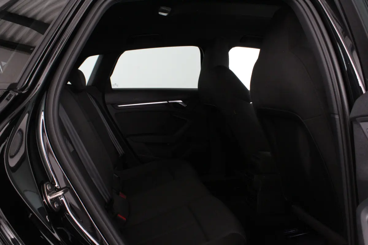 40 TFSI e S line edition > Sfeerverlichting/18inch/Trekhaak/Plug in hybrid/Mythos Black