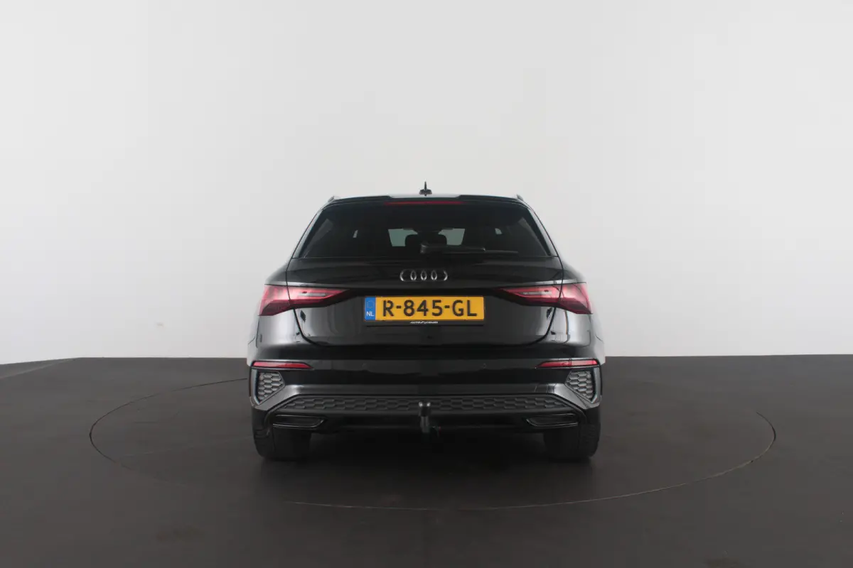 40 TFSI e S line edition > Sfeerverlichting/18inch/Trekhaak/Plug in hybrid/Mythos Black