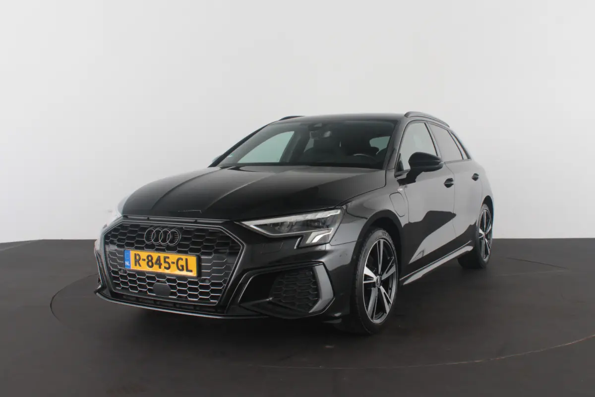 40 TFSI e S line edition > Sfeerverlichting/18inch/Trekhaak/Plug in hybrid/Mythos Black