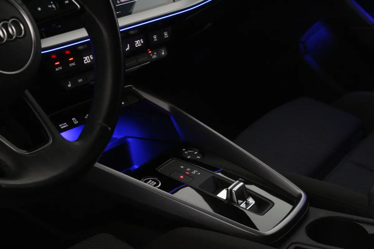 40 TFSI e S line edition > Sfeerverlichting/18inch/Trekhaak/Plug in hybrid/Mythos Black