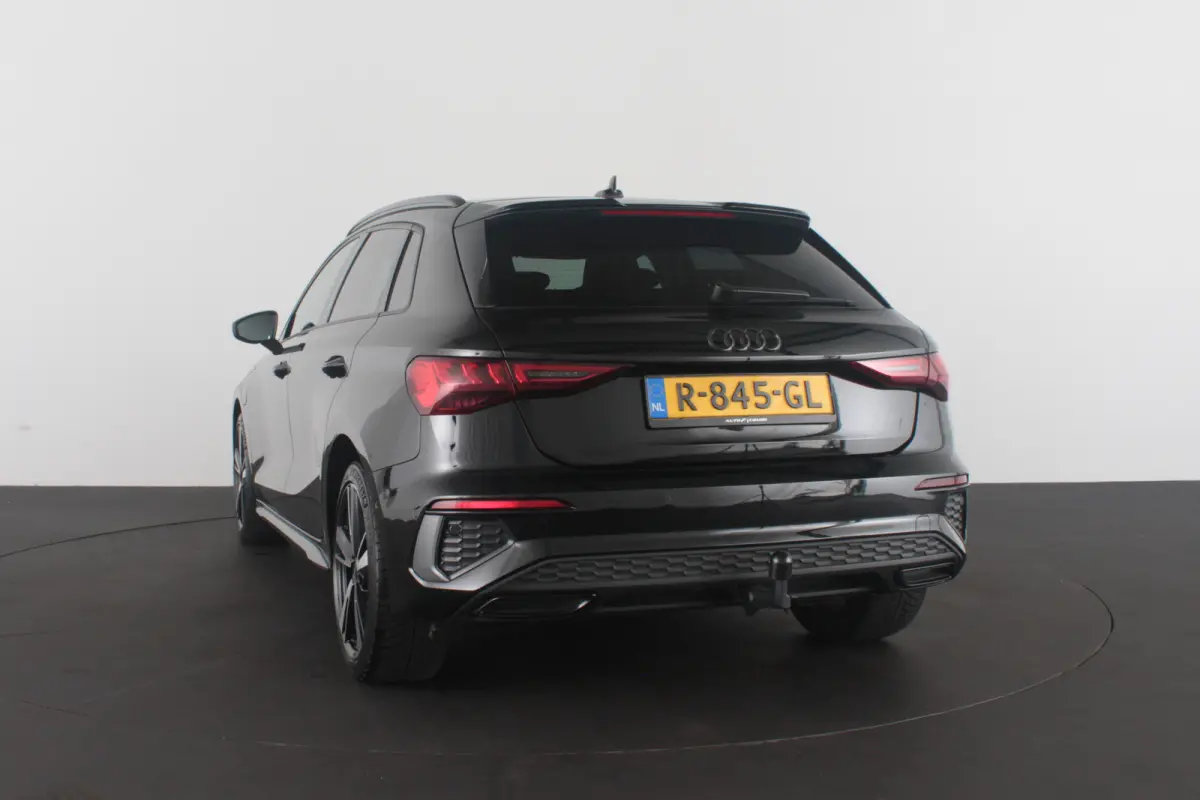 40 TFSI e S line edition > Sfeerverlichting/18inch/Trekhaak/Plug in hybrid/Mythos Black