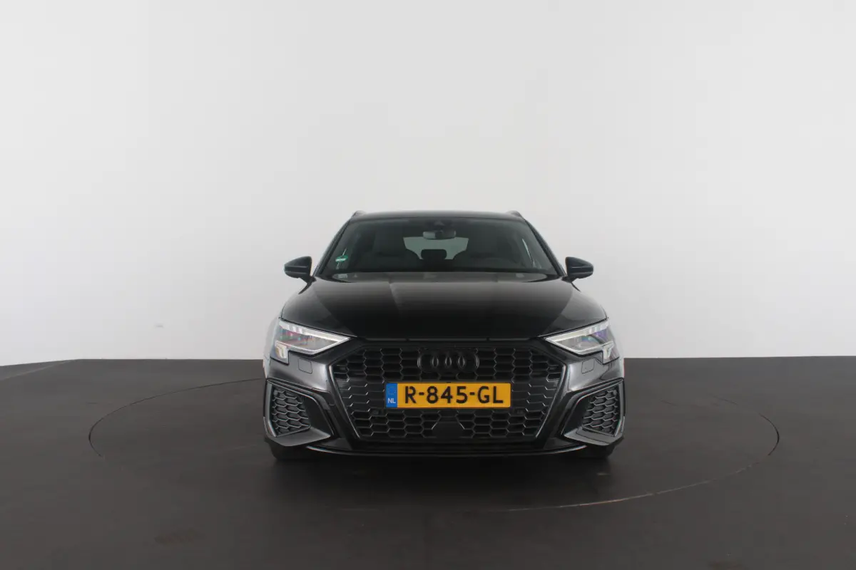 40 TFSI e S line edition > Sfeerverlichting/18inch/Trekhaak/Plug in hybrid/Mythos Black
