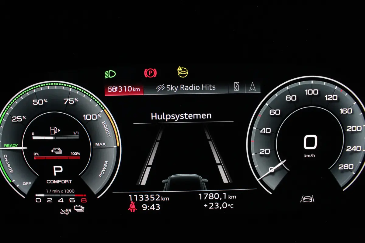 40 TFSI e S line edition > Sfeerverlichting/18inch/Trekhaak/Plug in hybrid/Mythos Black