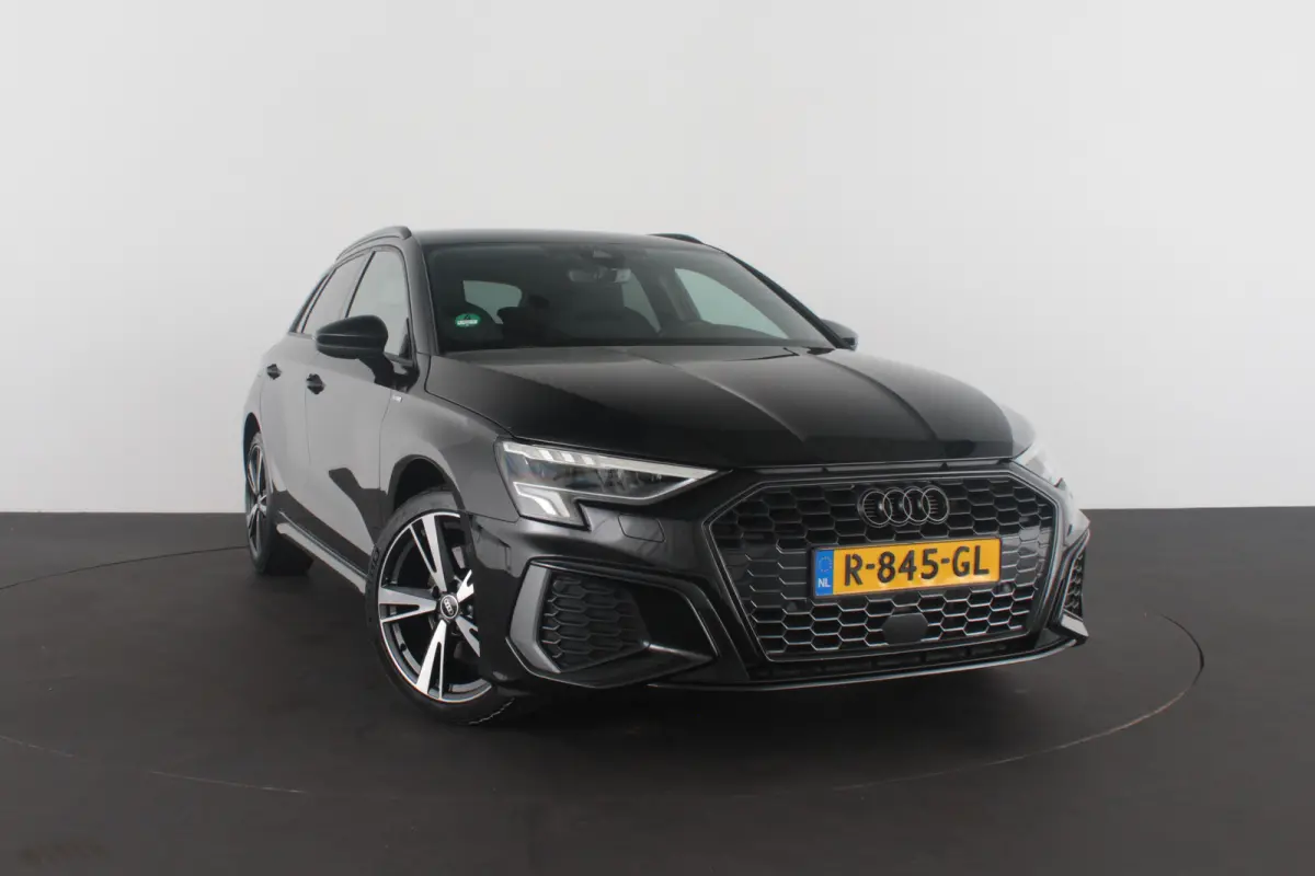 40 TFSI e S line edition > Sfeerverlichting/18inch/Trekhaak/Plug in hybrid/Mythos Black