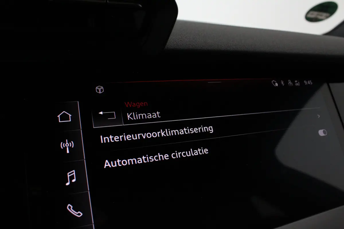 40 TFSI e S line edition > Sfeerverlichting/18inch/Trekhaak/Plug in hybrid/Mythos Black