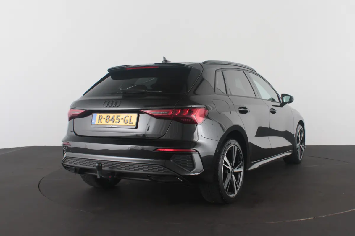 40 TFSI e S line edition > Sfeerverlichting/18inch/Trekhaak/Plug in hybrid/Mythos Black