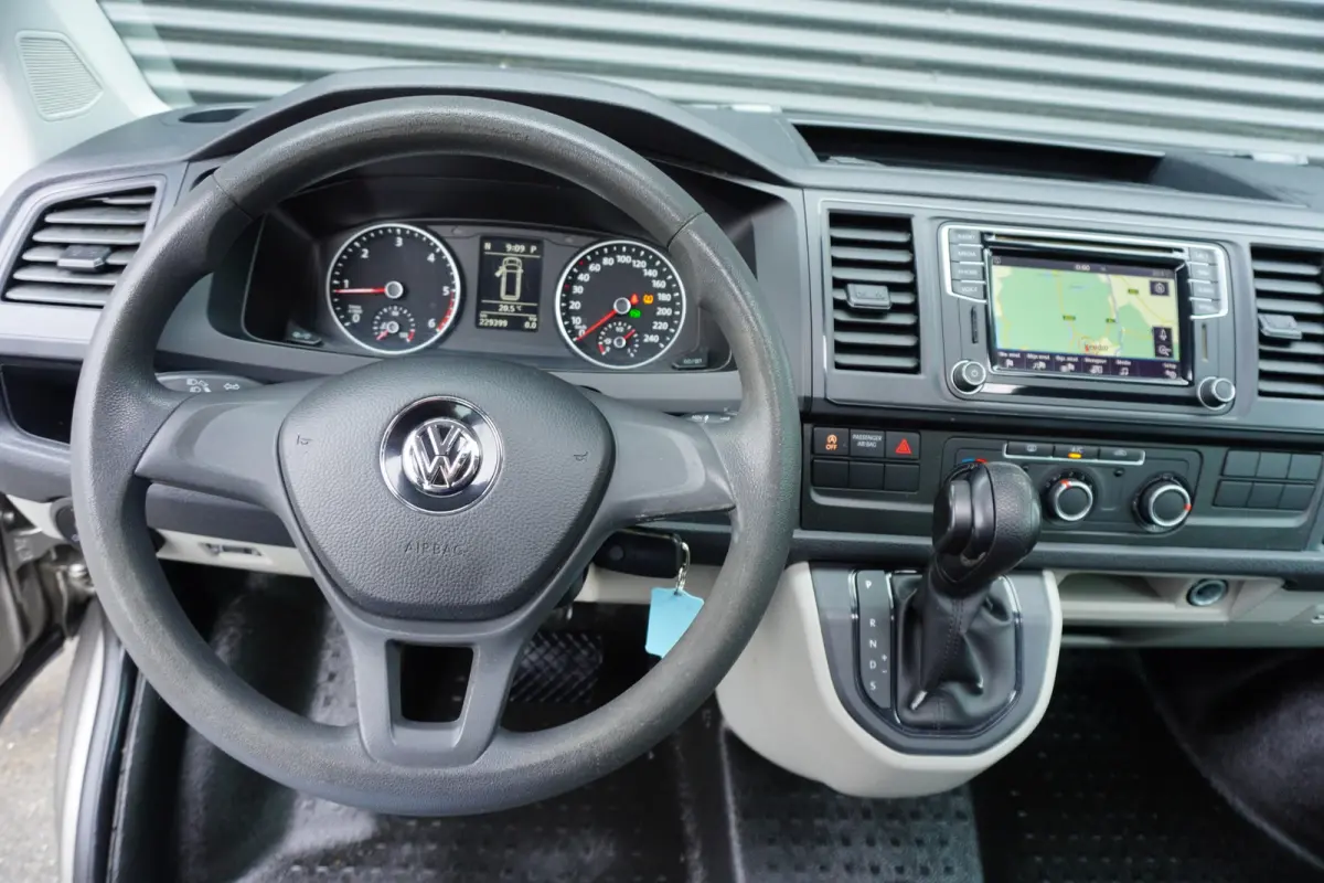 150pk Euro6 Automaat L2H1 Dubbele cabine 5 persoons Navigatie Trekhaak Airco Schuifdak
