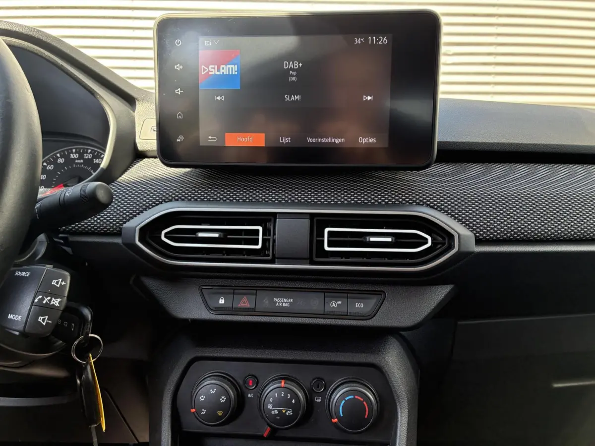 1.0 TCe Carplay Cruise Led navi Camera BJ 2024 Eerste Eigenaar Nieuwstaat 17330 Km Gereden Fabrieksgarantie tot 14-11-2027 incl 12 maanden garantie