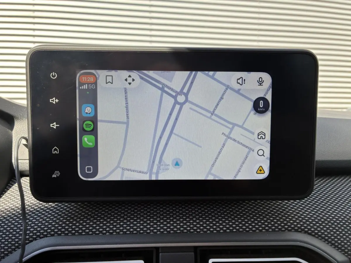 1.0 TCe Carplay Cruise Led navi Camera BJ 2024 Eerste Eigenaar Nieuwstaat 17330 Km Gereden Fabrieksgarantie tot 14-11-2027 incl 12 maanden garantie