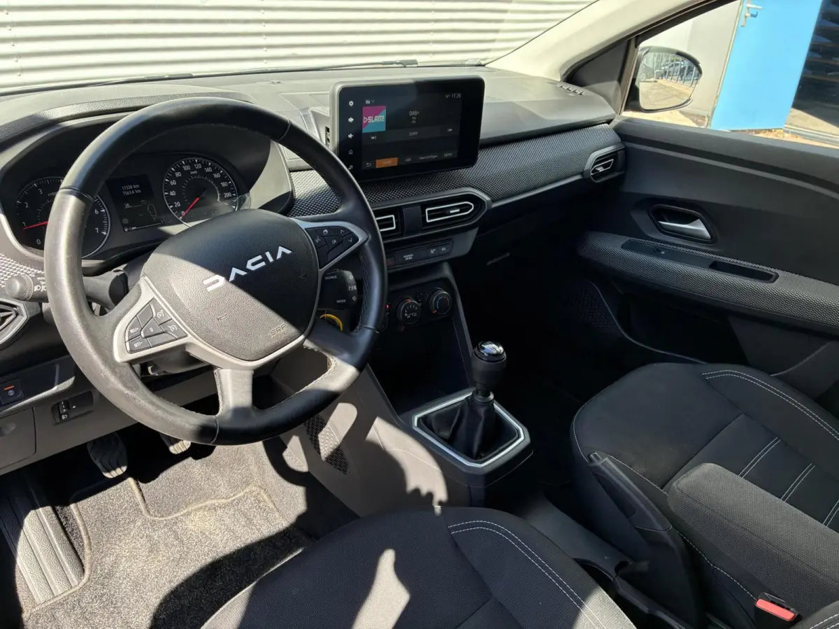 1.0 TCe Carplay Cruise Led navi Camera BJ 2024 Eerste Eigenaar Nieuwstaat 17330 Km Gereden Fabrieksgarantie tot 14-11-2027 incl 12 maanden garantie