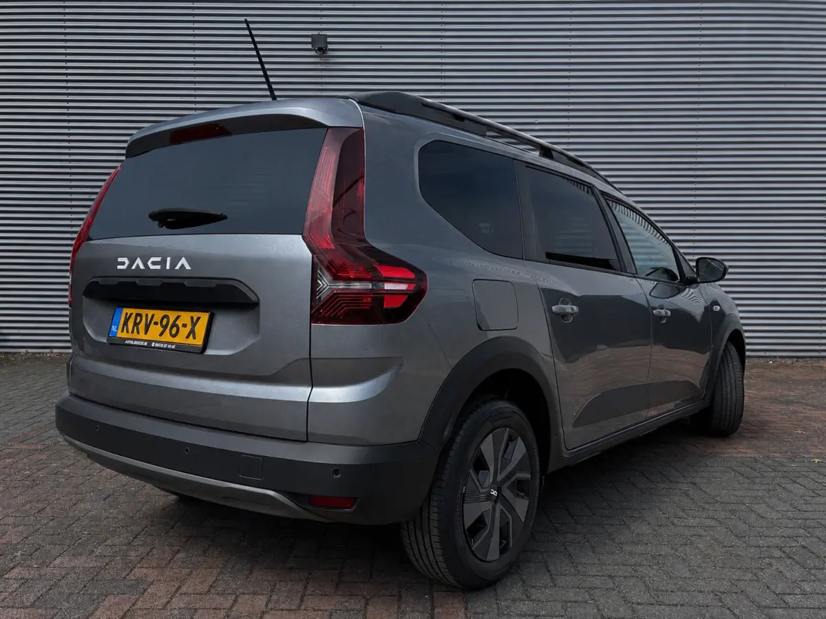 1.0 TCe Carplay Cruise Led navi Camera BJ 2024 Eerste Eigenaar Nieuwstaat 17330 Km Gereden Fabrieksgarantie tot 14-11-2027 incl 12 maanden garantie