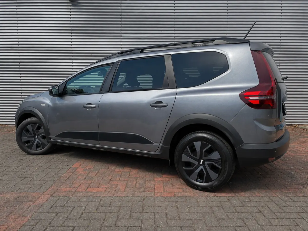 1.0 TCe Carplay Cruise Led navi Camera BJ 2024 Eerste Eigenaar Nieuwstaat 17330 Km Gereden Fabrieksgarantie tot 14-11-2027 incl 12 maanden garantie