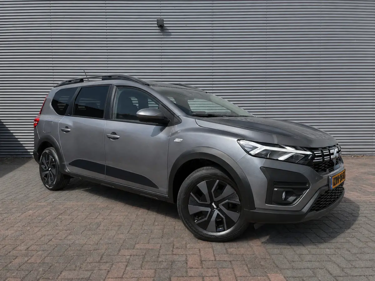 1.0 TCe Carplay Cruise Led navi Camera BJ 2024 Eerste Eigenaar Nieuwstaat 17330 Km Gereden Fabrieksgarantie tot 14-11-2027 incl 12 maanden garantie