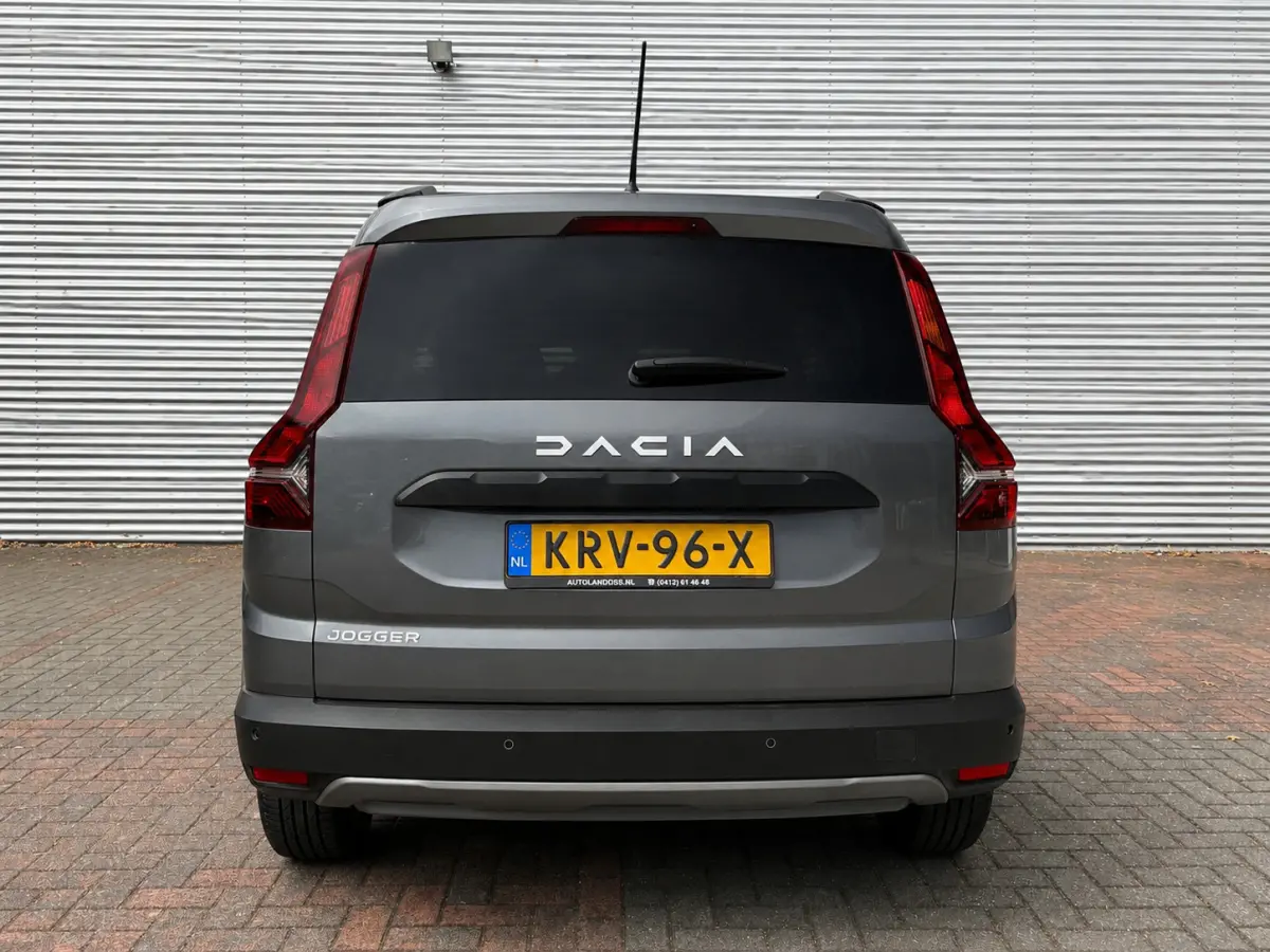 1.0 TCe Carplay Cruise Led navi Camera BJ 2024 Eerste Eigenaar Nieuwstaat 17330 Km Gereden Fabrieksgarantie tot 14-11-2027 incl 12 maanden garantie