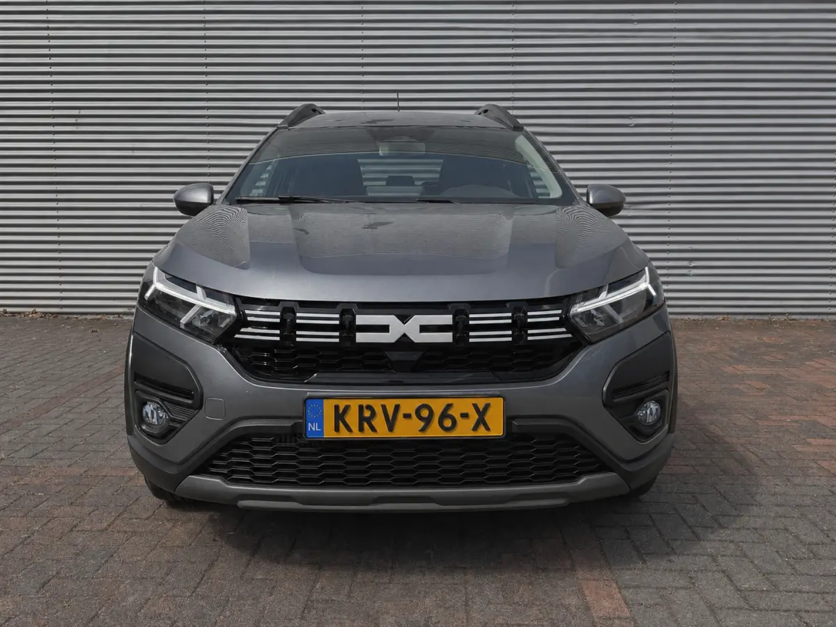 1.0 TCe Carplay Cruise Led navi Camera BJ 2024 Eerste Eigenaar Nieuwstaat 17330 Km Gereden Fabrieksgarantie tot 14-11-2027 incl 12 maanden garantie