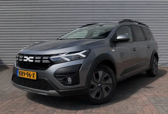 1.0 TCe Carplay Cruise Led navi Camera BJ 2024 Eerste Eigenaar Nieuwstaat 17330 Km Gereden Fabrieksgarantie tot 14-11-2027 incl 12 maanden garantie
