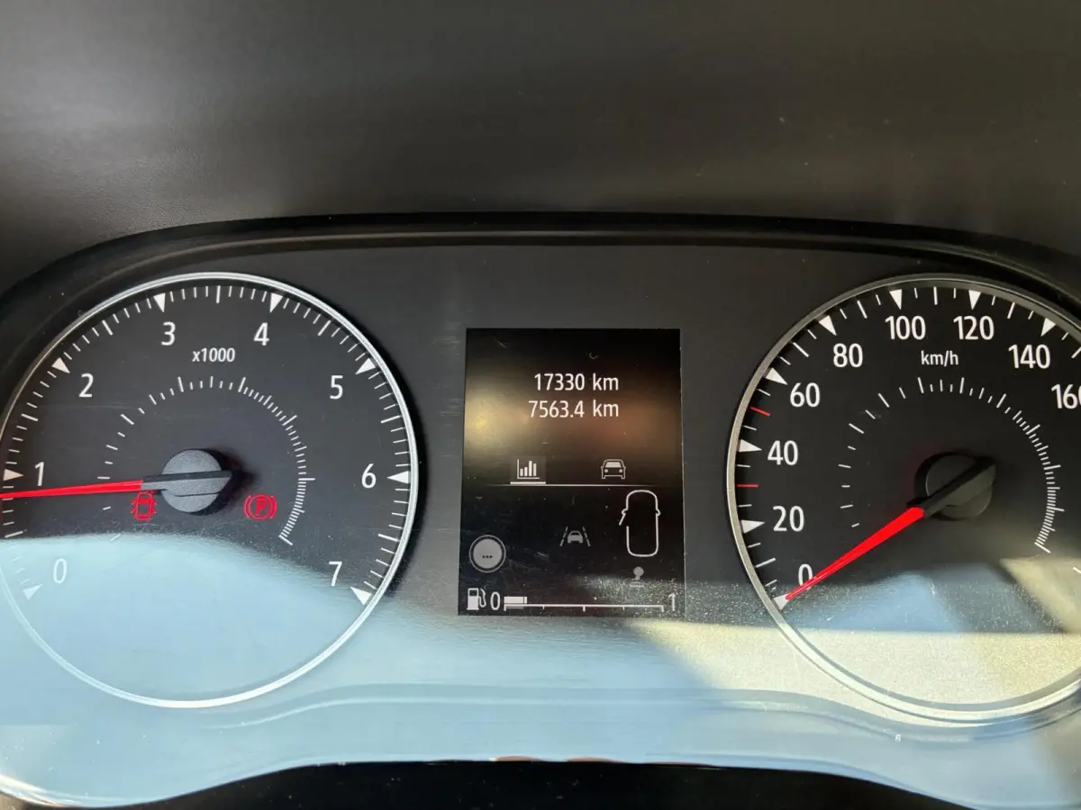 1.0 TCe Carplay Cruise Led navi Camera BJ 2024 Eerste Eigenaar Nieuwstaat 17330 Km Gereden Fabrieksgarantie tot 14-11-2027 incl 12 maanden garantie