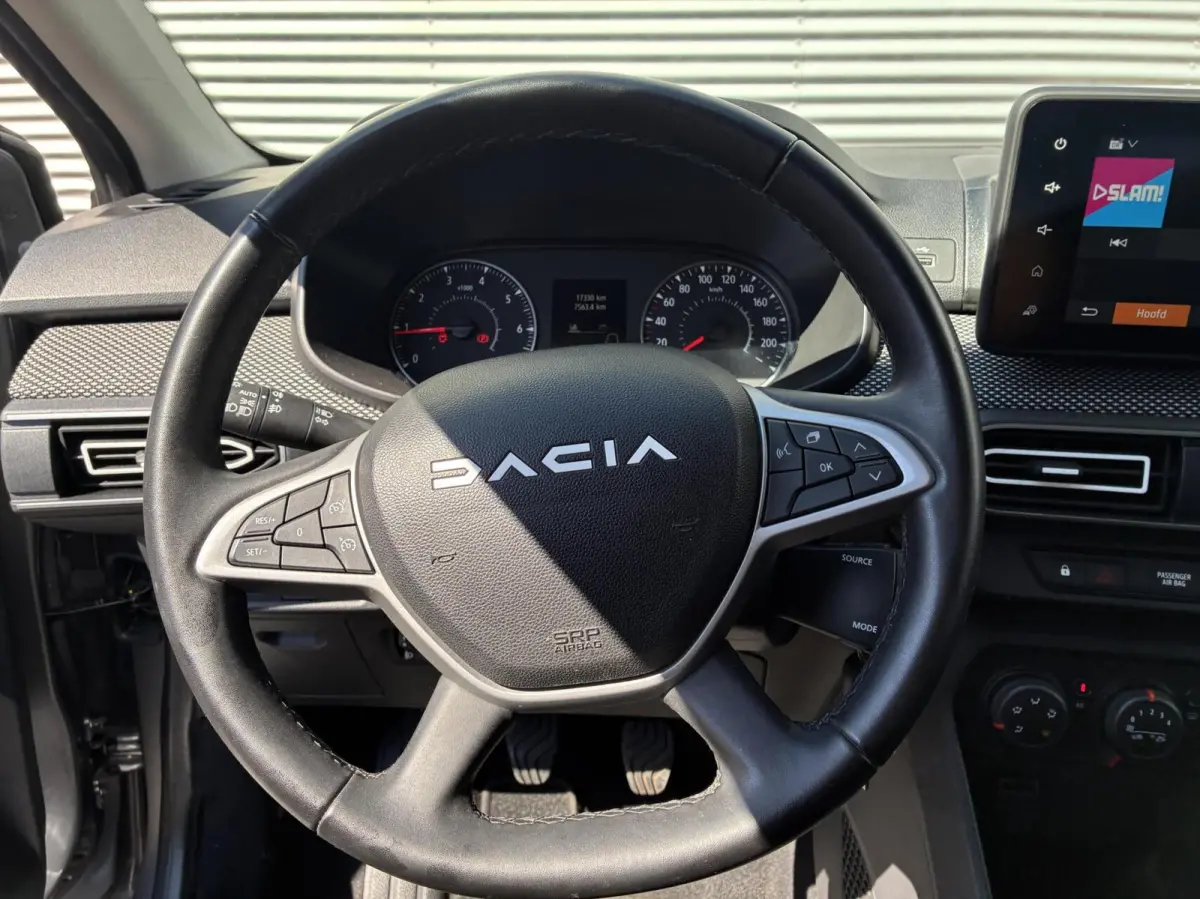 1.0 TCe Carplay Cruise Led navi Camera BJ 2024 Eerste Eigenaar Nieuwstaat 17330 Km Gereden Fabrieksgarantie tot 14-11-2027 incl 12 maanden garantie