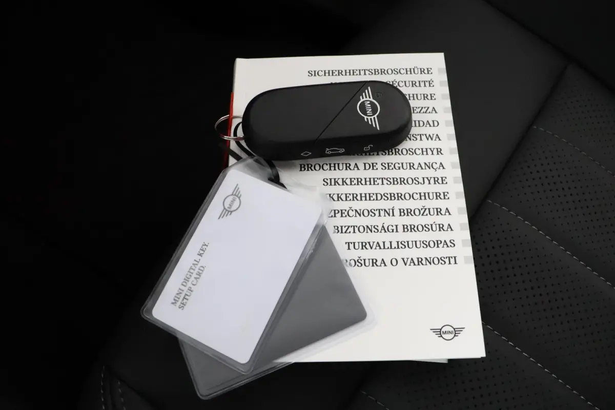 JCW Countryman ALL4 JCW | Pakket XL | Trekhaak | Panoramadak | Elektrisch verstelbare stoelen | Driving Assistant Professional | Head-Up Display | Harman Kardon