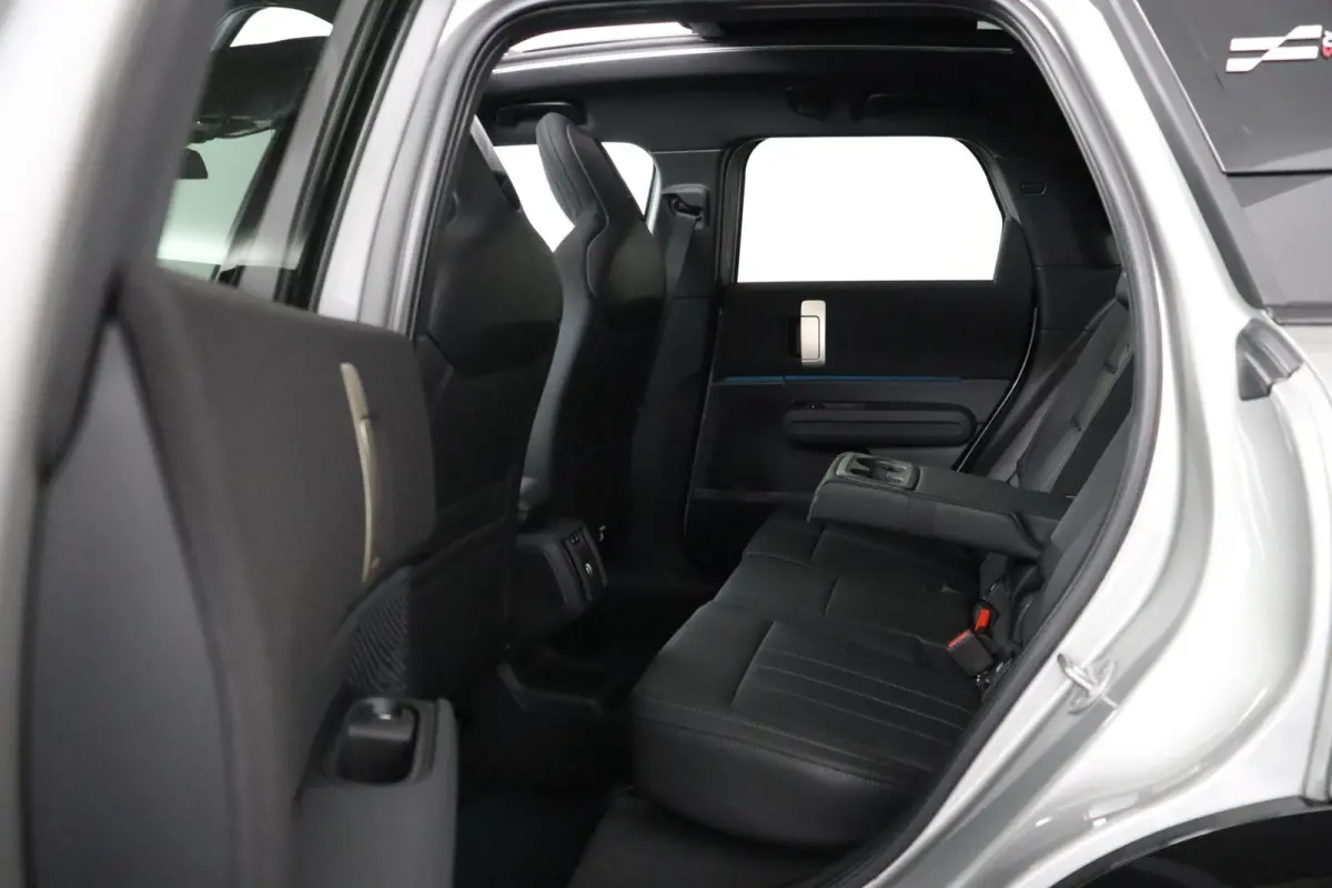 JCW Countryman ALL4 JCW | Pakket XL | Trekhaak | Panoramadak | Elektrisch verstelbare stoelen | Driving Assistant Professional | Head-Up Display | Harman Kardon