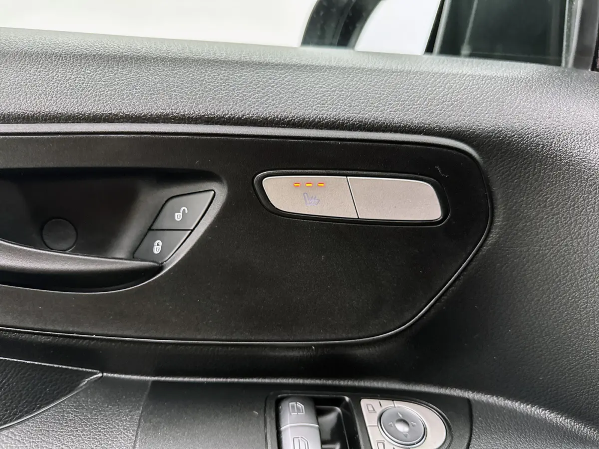 116 CDI L2 Pro Led-multibeam Trekhaak Parkeerpakket Carplay Cruise control Obsidian zwart