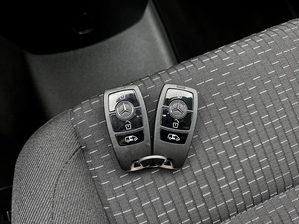 116 CDI L2 Pro Led-multibeam Trekhaak Parkeerpakket Carplay Cruise control Obsidian zwart