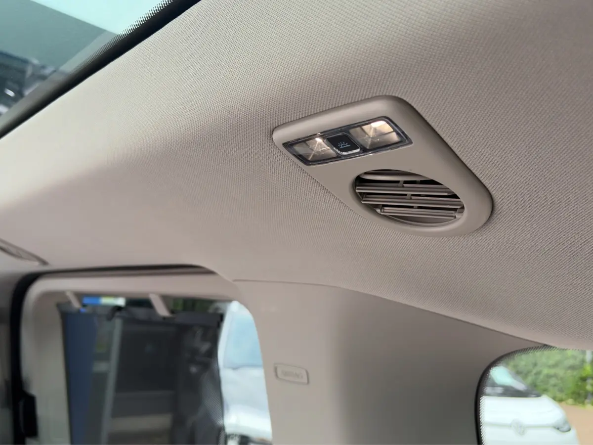 Tourneo Plug-in Hybrid 233pk L2 Titanium X | 8 Persoons | Matrix Led koplampen | Wegklapbare Trekhaak | Luxery Pack |