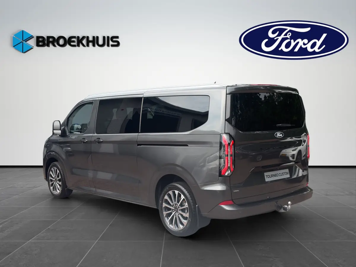 Tourneo Plug-in Hybrid 233pk L2 Titanium X | 8 Persoons | Matrix Led koplampen | Wegklapbare Trekhaak | Luxery Pack |