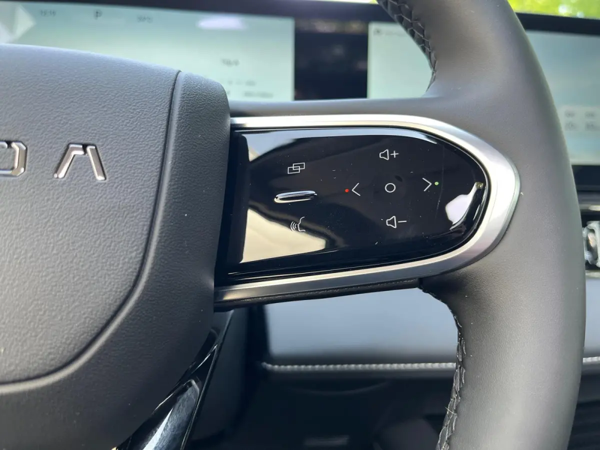 Premium 61 kWh | Nieuw uit voorraad leverbaar |360 camera | Leder | Stoelverwarming en stoelverkoeling | Carplay |